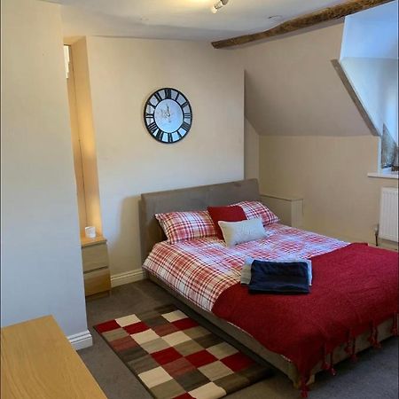Studio Double. Own Bathroom, Shared Kitchen บิวด์ลีย์ ภายนอก รูปภาพ