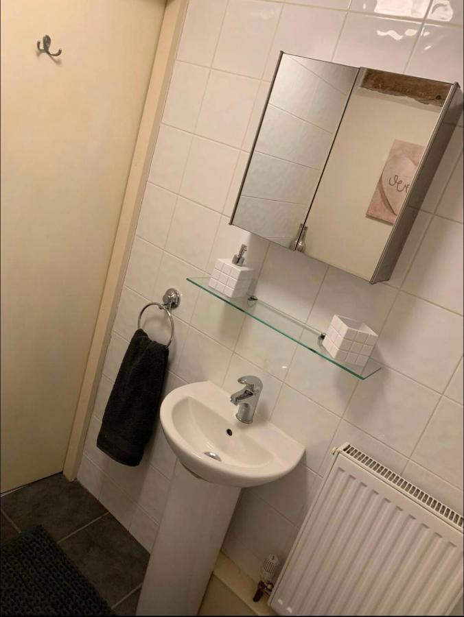 Studio Double. Own Bathroom, Shared Kitchen บิวด์ลีย์ ภายนอก รูปภาพ